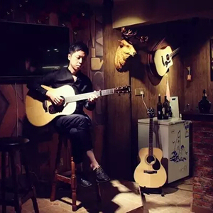 男子操大胸美女
